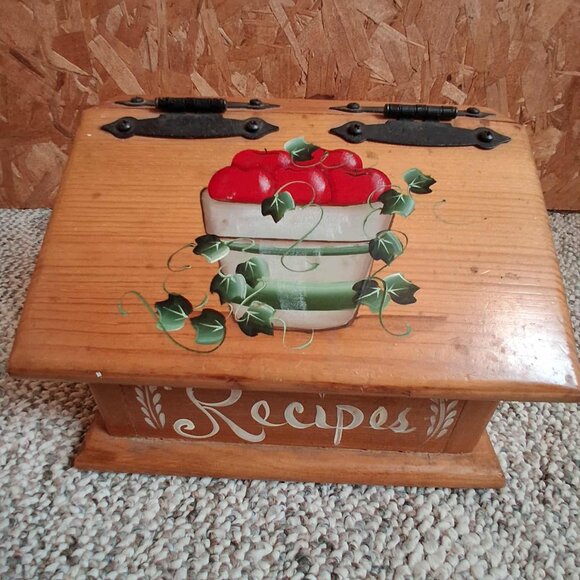 WOODEN APPLE RECIPE BOX - Picture 1 of 4